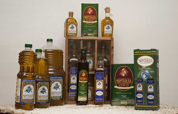 Lote de diferentes botellas de aceite de Monteoliva
